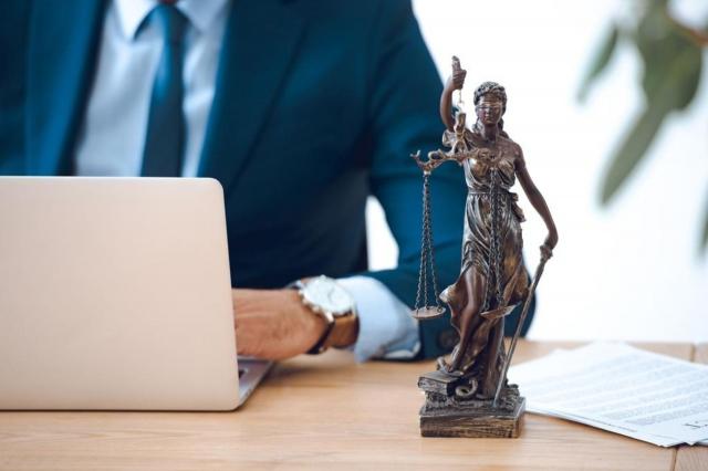 What a Client Can Expect from a Personal Injury Lawyer cover picture