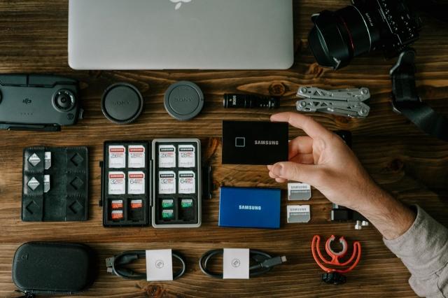 Camera Accessories you might need any day and anytime cover picture