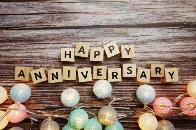 What Flowers Are Good For A June Anniversary? cover picture