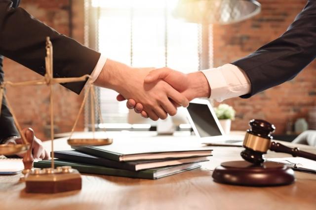 Legal Navigation Post-Accidents: Selecting the Right Attorney cover picture