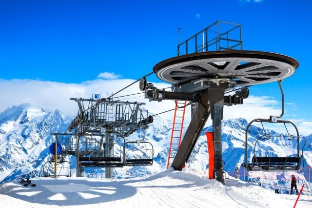 From Bunny Slopes to Black Diamonds: A Guide to Ski Resorts cover picture