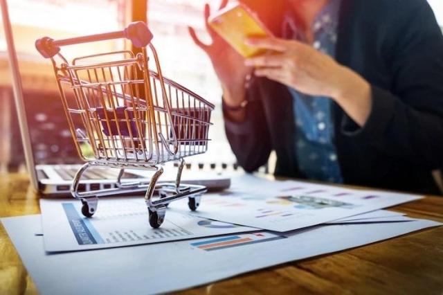 3 Ways How Technology Is Changing The Way We Shop cover picture