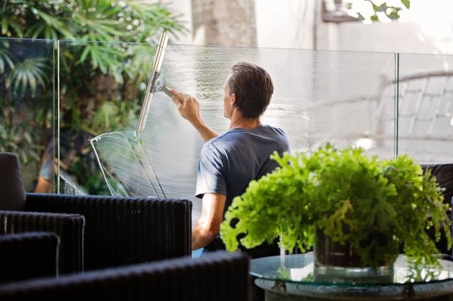7 Signs Your Office Needs Professional Cleaning Services cover picture