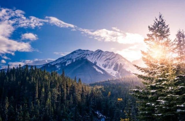 What are the 15 best places in Canada not to miss? cover picture
