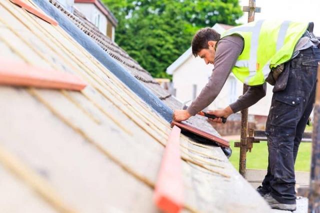 Motherwell Roofing: A Guide to Resilient Services, Maintenance, and Materials cover picture