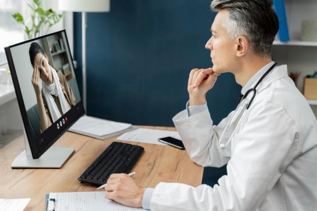Choosing the Right Doctor: Navigating the Maze of Online Healthcare cover picture