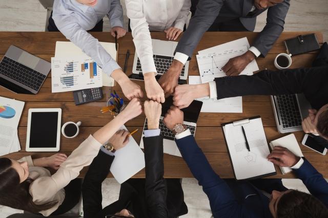 4 Tips for Improving Team Communications in Online or Offline Jobs cover picture