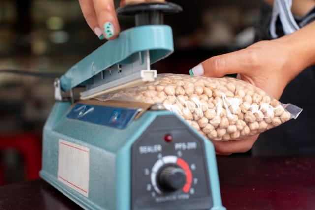 What Are the Benefits of Using an Induction Sealing Machine? cover picture