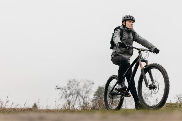 How to be a bike tourist cover picture
