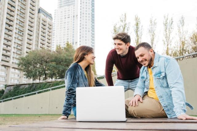 Study Engineering and Technology in the UK! cover picture