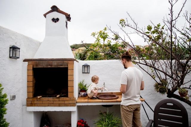 A Comprehensive Guide To Building an Outdoor Kitchen cover picture