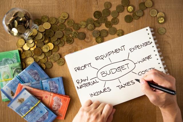 Your Guide To Creating a Budget That Accounts for Regular Bills and Unexpected Expenses cover picture