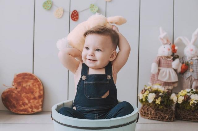 Healthy Baby; ten signs telling parents that their baby is healthy cover picture