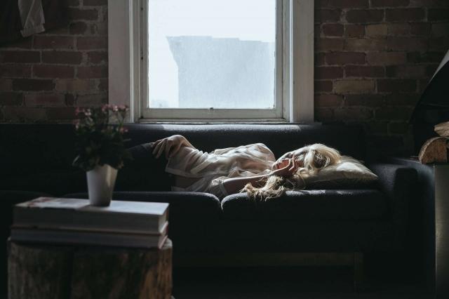 10 Surefire Ways to Overcome Procrastination When Working From Home cover picture