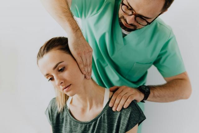 4 Tips to Stay Positive While Recovering from a Serious Injury cover picture