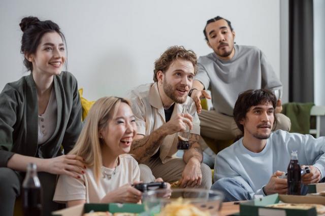 How to Make the Most of Game Night with Your Friends cover picture