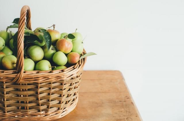 The number of calories in green apple cover picture