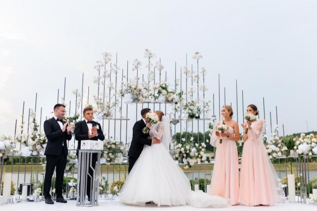 5 Ways to Make Your Bridesmaids Feel Appreciated cover picture