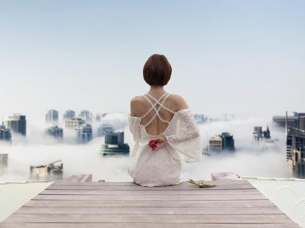 The Benefits of Short-Sleeved Dresses and How to Style Them cover picture