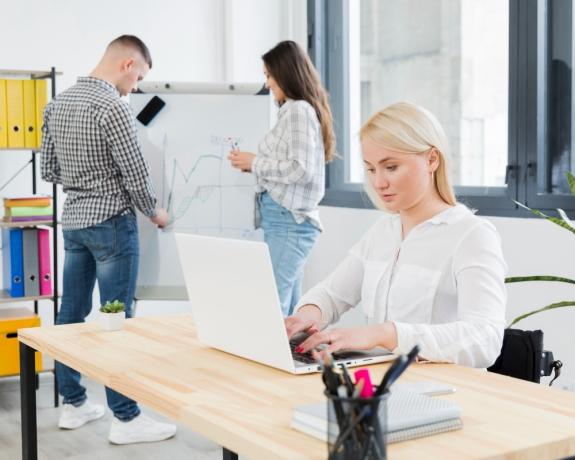 How to Decide on The Length of a Digital Agency Partnership cover picture