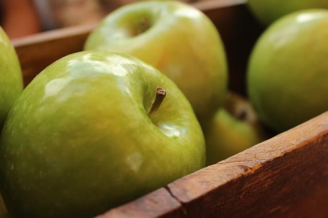 What are the benefits of green apple in losing weight? cover picture