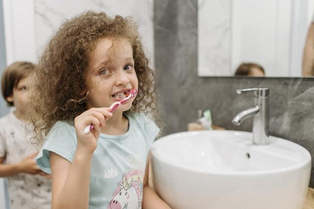 How to Help Your Children Brush Their Teeth Every Day cover picture