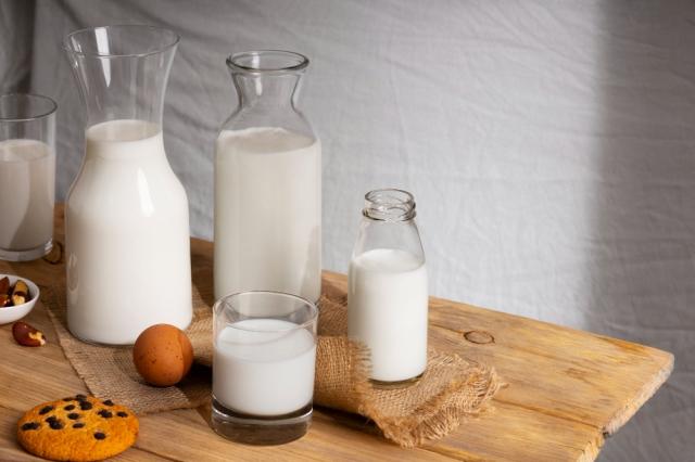 Is Oat Milk Better For You Than Cow’s Milk? cover picture