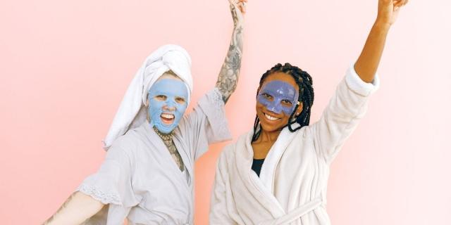 It's Time For Your Natural Glow-up! Embrace These Earth-Friendly Beauty Trends in Your Everyday Routine cover picture