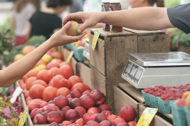 How to Enhance Customer Experiences in the Grocery Store Industry cover picture