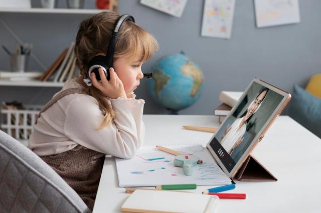Online Middle School: How Online Schooling is Shaping the Future of Education cover picture
