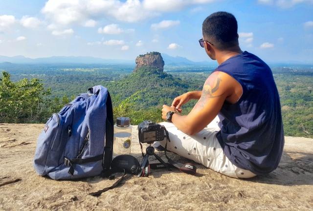 10 Cool Gift Ideas for Traveling Men (He'll Actually Use) cover picture