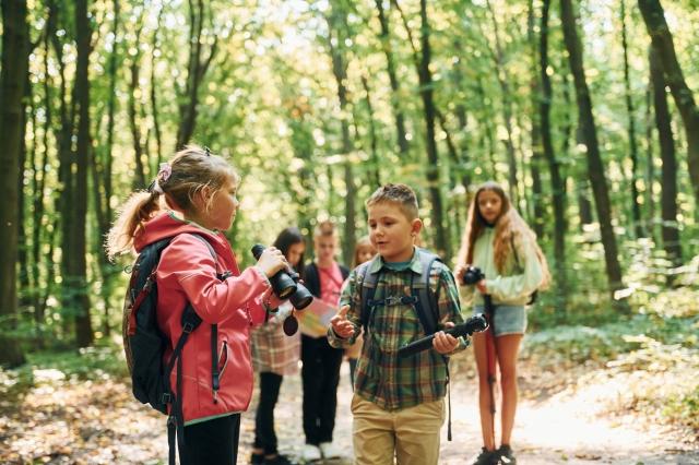 How To Help Your Child Make New Friends After a Move cover picture