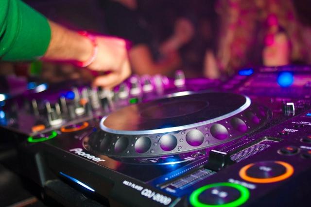 Rock the Dancefloor! The proven five-step formula for DJing like a pro cover picture