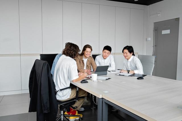 Stakeholder Relationships - 7 Tips for Businesses to Strengthen Relationships cover picture