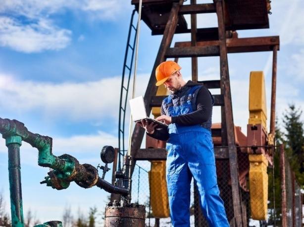 From Data Deluge to Decision Dominance: Overcoming Asset Management Hurdles in Oil and Gas cover picture