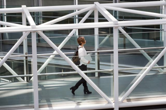 Comparing Railing Materials: Aluminum vs. Stainless Steel vs. Wood cover picture