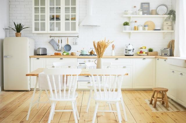 How to Improve the Look of Your Kitchen Cabinets cover picture