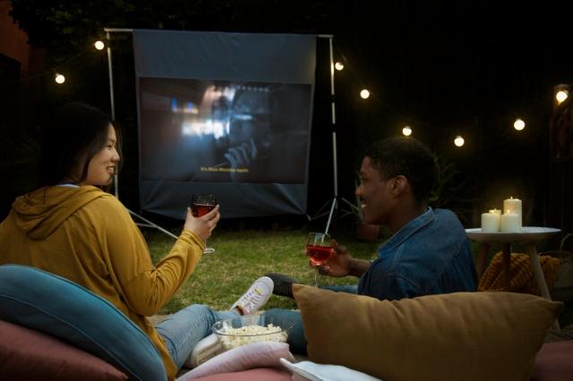 6 Simple Tips for Throwing a Holiday Movie Marathon cover picture