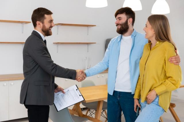 How Can Estate Agents Help People To Sell Their Home? cover picture
