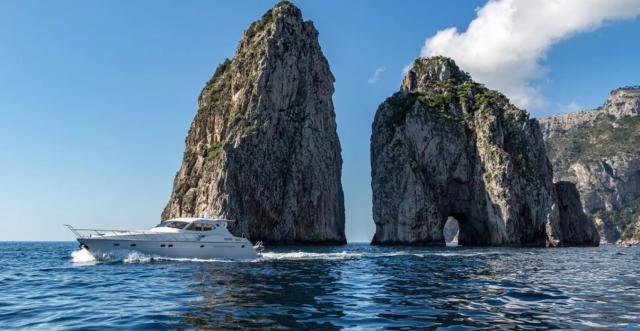 Renting a Luxury Yacht in Capri: An Unforgettable Experience cover picture
