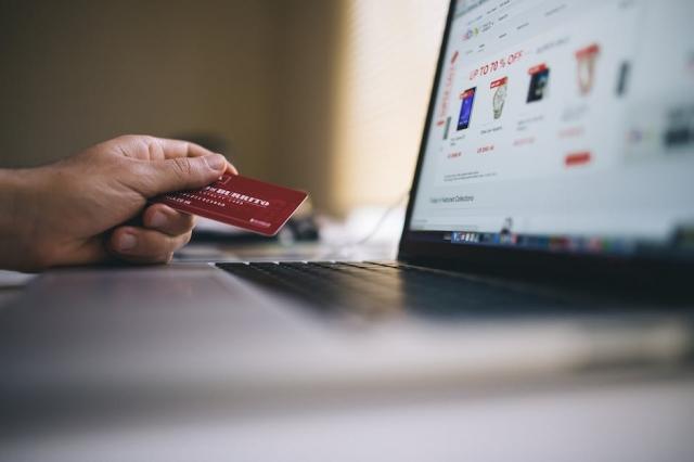 Shopify online development – what is this all about? cover picture