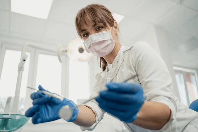 7 Emergency Cases to See a Periodontist cover picture
