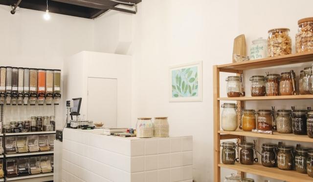 Helpful Tips for Keeping Your Retail Shop Clean & Organized cover picture