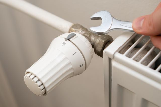 How To Know if Your Thermostat Is Outdated cover picture