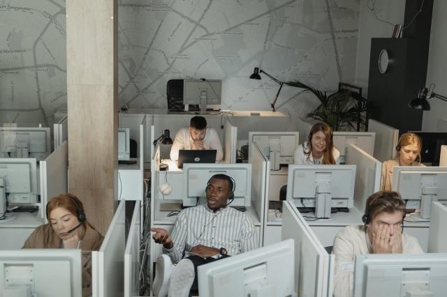 Miami's Office Furniture Market: Trends and Insights for 2024 cover picture