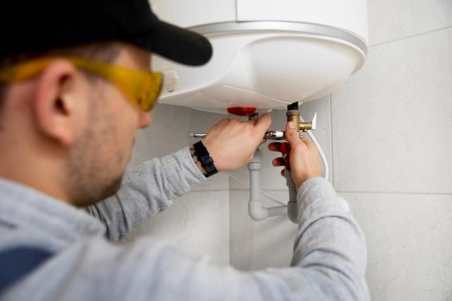 Emergency Water Heater Repair: Contacting Lubbock Plumbers for Immediate Assistance cover picture