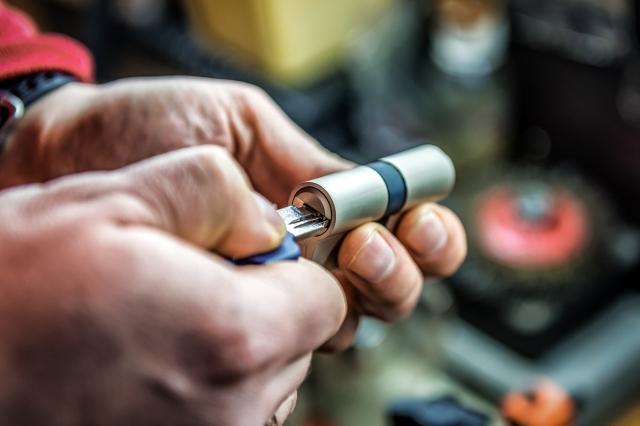 How can Locksmiths Help You? cover picture