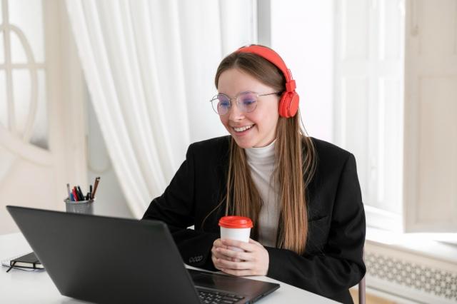 Online Learning Trends to Watch Out for in 2024 cover picture