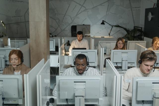 Affordable Office Furniture in Miami: Budget-Friendly Solutions cover picture
