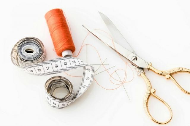 What Needle to Use for Swimwear: A Comprehensive Guide cover picture